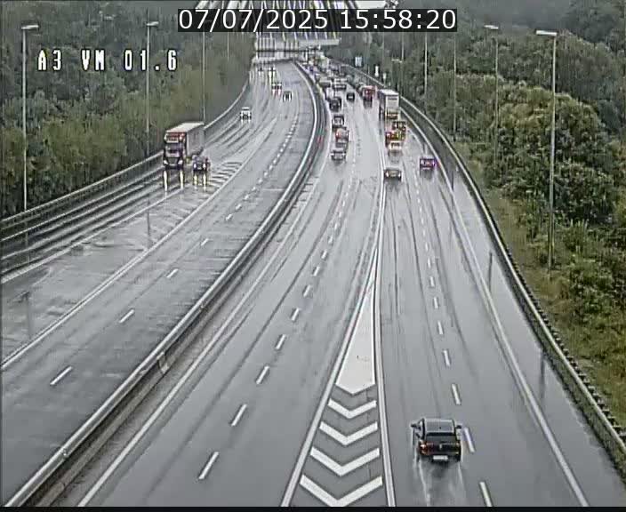 Traffic live webcam Luxembourg - Croix de Gasperich - A3 - BK 1.6 - direction France/Aire de Berchem