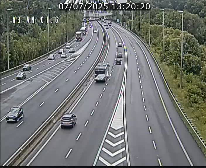 Traffic live webcam Luxembourg - Croix de Gasperich - A3 - BK 1.6 - direction France/Aire de Berchem
