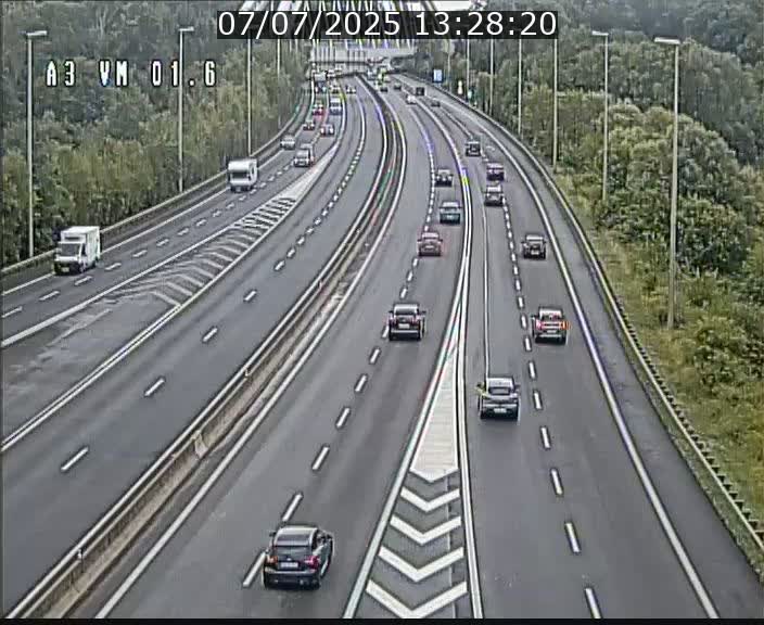 Traffic live webcam Luxembourg - Croix de Gasperich - A3 - BK 1.6 - direction France/Aire de Berchem