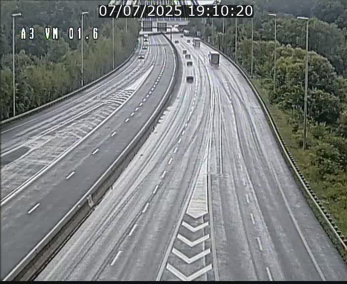Traffic live webcam Luxembourg - Croix de Gasperich - A3 - BK 1.6 - direction France/Aire de Berchem