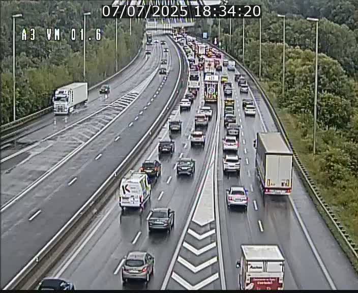 Traffic live webcam Luxembourg - Croix de Gasperich - A3 - BK 1.6 - direction France/Aire de Berchem