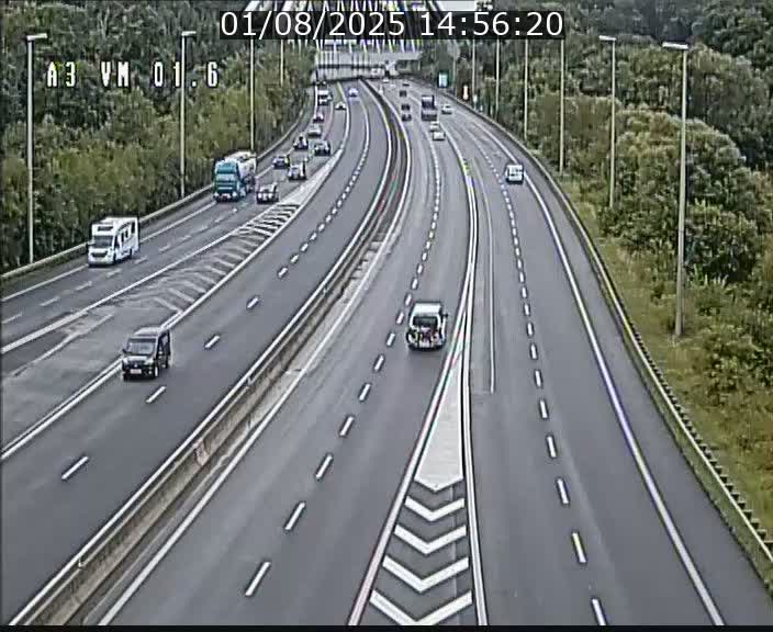 Traffic live webcam Luxembourg - Croix de Gasperich - A3 - BK 1.6 - direction France/Aire de Berchem