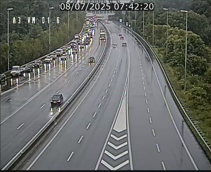 Traffic live webcam Luxembourg - Croix de Gasperich - A3 - BK 1.6 - direction France/Aire de Berchem