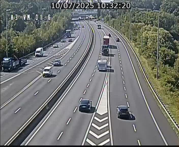 Traffic live webcam Luxembourg - Croix de Gasperich - A3 - BK 1.6 - direction France/Aire de Berchem