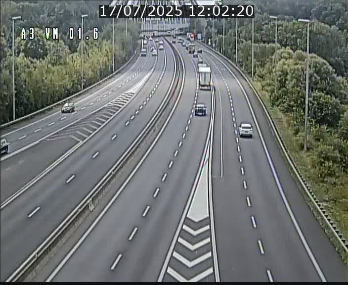 Traffic live webcam Luxembourg - Croix de Gasperich - A3 - BK 1.6 - direction France/Aire de Berchem