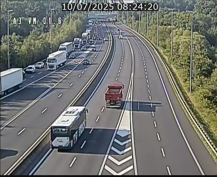 Traffic live webcam Luxembourg - Croix de Gasperich - A3 - BK 1.6 - direction France/Aire de Berchem