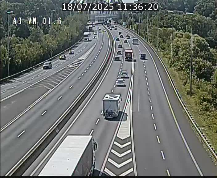 Traffic live webcam Luxembourg - Croix de Gasperich - A3 - BK 1.6 - direction France/Aire de Berchem