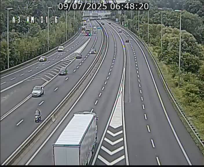 Traffic live webcam Luxembourg - Croix de Gasperich - A3 - BK 1.6 - direction France/Aire de Berchem