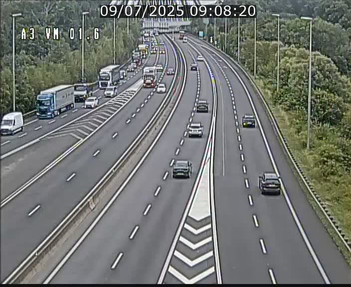 Traffic live webcam Luxembourg - Croix de Gasperich - A3 - BK 1.6 - direction France/Aire de Berchem