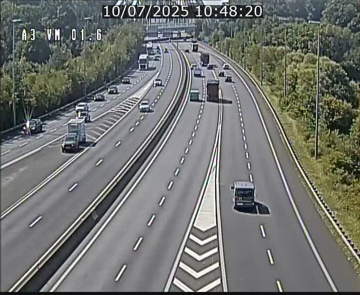 Traffic live webcam Luxembourg - Croix de Gasperich - A3 - BK 1.6 - direction France/Aire de Berchem