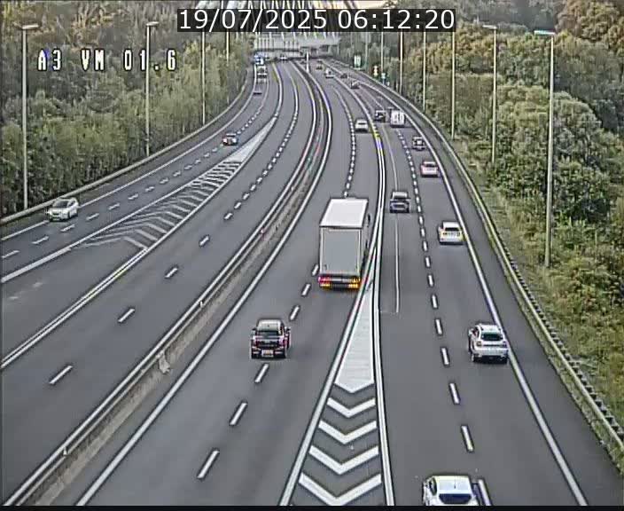 Traffic live webcam Luxembourg - Croix de Gasperich - A3 - BK 1.6 - direction France/Aire de Berchem