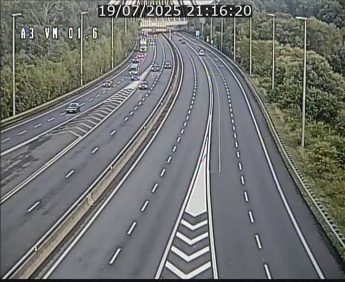 Traffic live webcam Luxembourg - Croix de Gasperich - A3 - BK 1.6 - direction France/Aire de Berchem