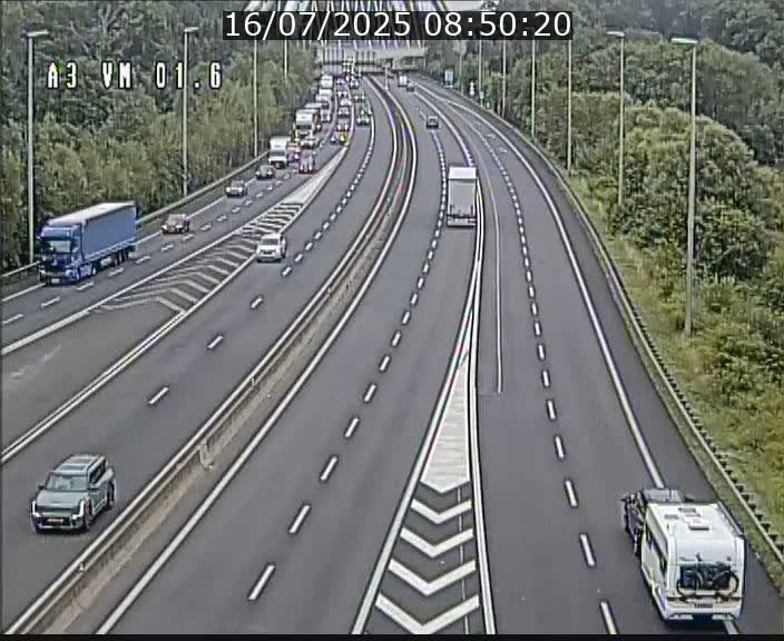 Traffic live webcam Luxembourg - Croix de Gasperich - A3 - BK 1.6 - direction France/Aire de Berchem
