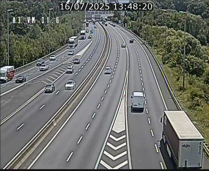 Traffic live webcam Luxembourg - Croix de Gasperich - A3 - BK 1.6 - direction France/Aire de Berchem