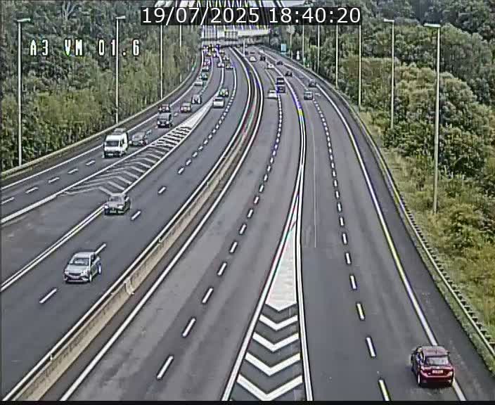 Traffic live webcam Luxembourg - Croix de Gasperich - A3 - BK 1.6 - direction France/Aire de Berchem