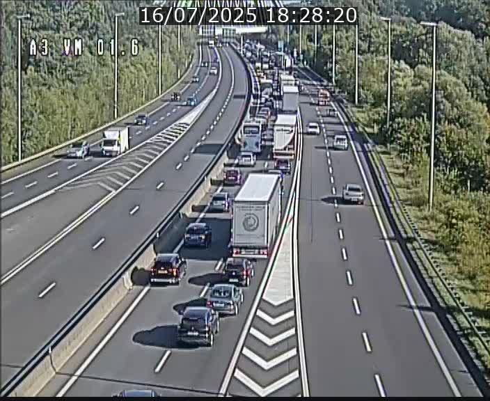 Traffic live webcam Luxembourg - Croix de Gasperich - A3 - BK 1.6 - direction France/Aire de Berchem