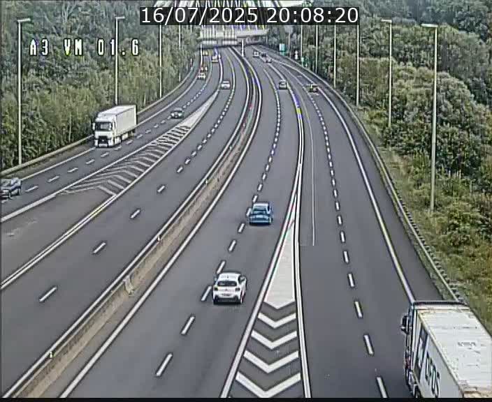Traffic live webcam Luxembourg - Croix de Gasperich - A3 - BK 1.6 - direction France/Aire de Berchem