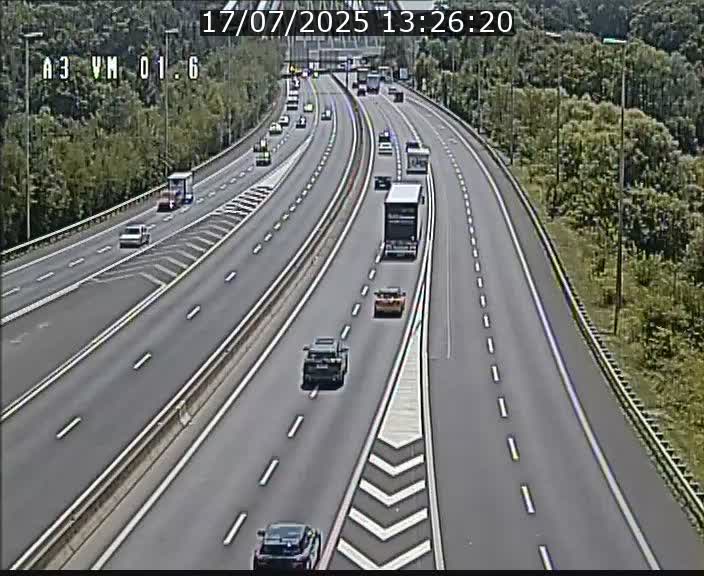 Traffic live webcam Luxembourg - Croix de Gasperich - A3 - BK 1.6 - direction France/Aire de Berchem