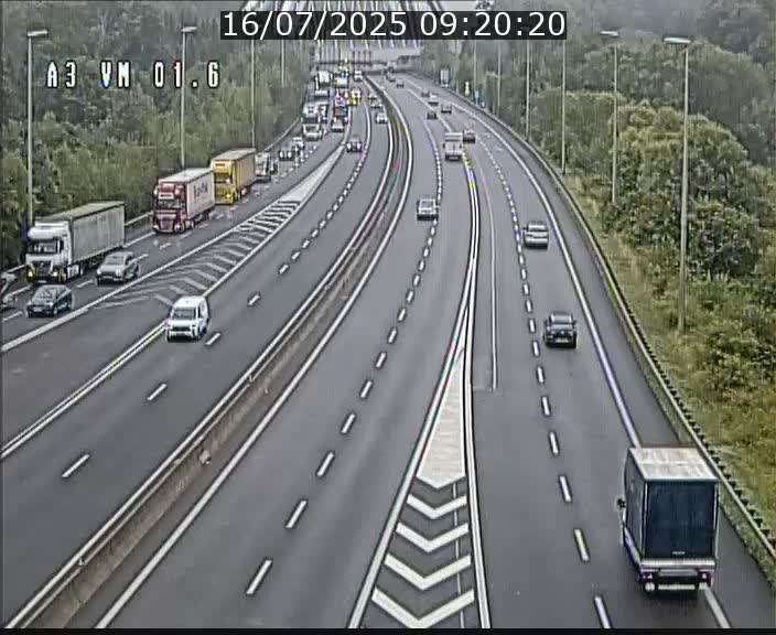 Traffic live webcam Luxembourg - Croix de Gasperich - A3 - BK 1.6 - direction France/Aire de Berchem