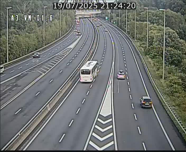 Traffic live webcam Luxembourg - Croix de Gasperich - A3 - BK 1.6 - direction France/Aire de Berchem