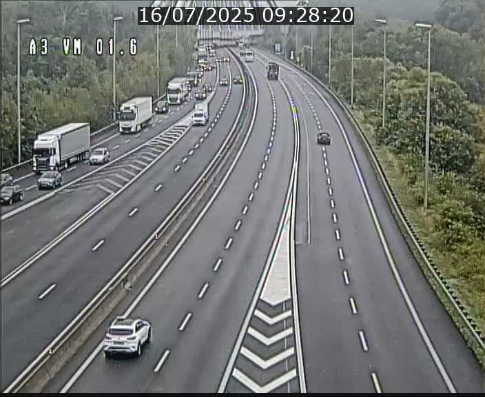 Traffic live webcam Luxembourg - Croix de Gasperich - A3 - BK 1.6 - direction France/Aire de Berchem