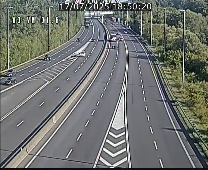 Traffic live webcam Luxembourg - Croix de Gasperich - A3 - BK 1.6 - direction France/Aire de Berchem