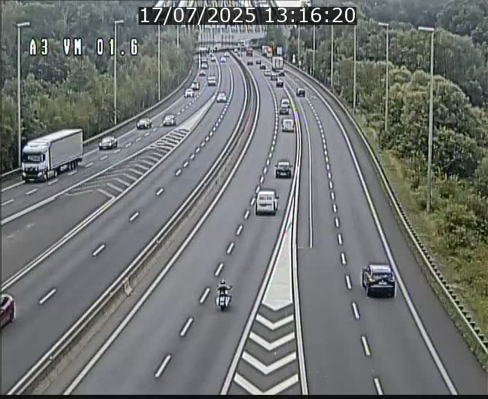 Traffic live webcam Luxembourg - Croix de Gasperich - A3 - BK 1.6 - direction France/Aire de Berchem