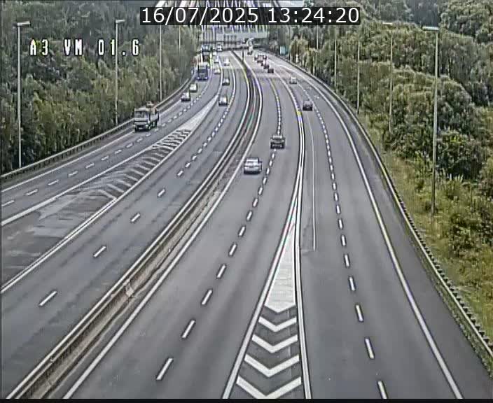 Traffic live webcam Luxembourg - Croix de Gasperich - A3 - BK 1.6 - direction France/Aire de Berchem