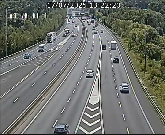 Traffic live webcam Luxembourg - Croix de Gasperich - A3 - BK 1.6 - direction France/Aire de Berchem