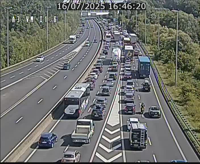 Traffic live webcam Luxembourg - Croix de Gasperich - A3 - BK 1.6 - direction France/Aire de Berchem