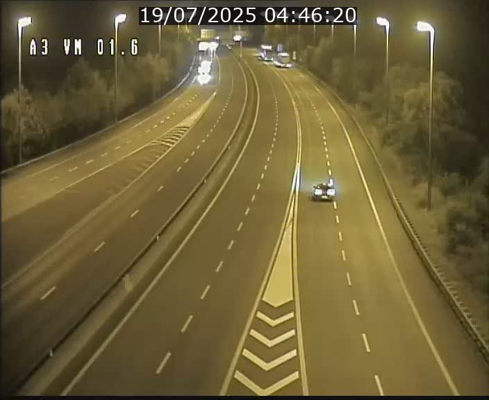 Traffic live webcam Luxembourg - Croix de Gasperich - A3 - BK 1.6 - direction France/Aire de Berchem