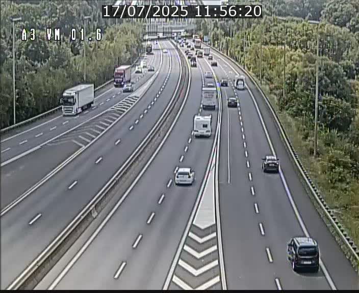 Traffic live webcam Luxembourg - Croix de Gasperich - A3 - BK 1.6 - direction France/Aire de Berchem