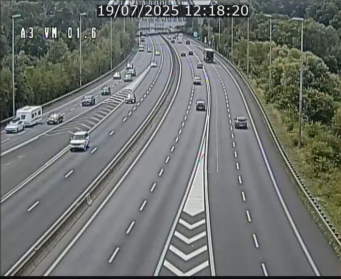 Traffic live webcam Luxembourg - Croix de Gasperich - A3 - BK 1.6 - direction France/Aire de Berchem