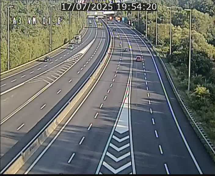 Traffic live webcam Luxembourg - Croix de Gasperich - A3 - BK 1.6 - direction France/Aire de Berchem