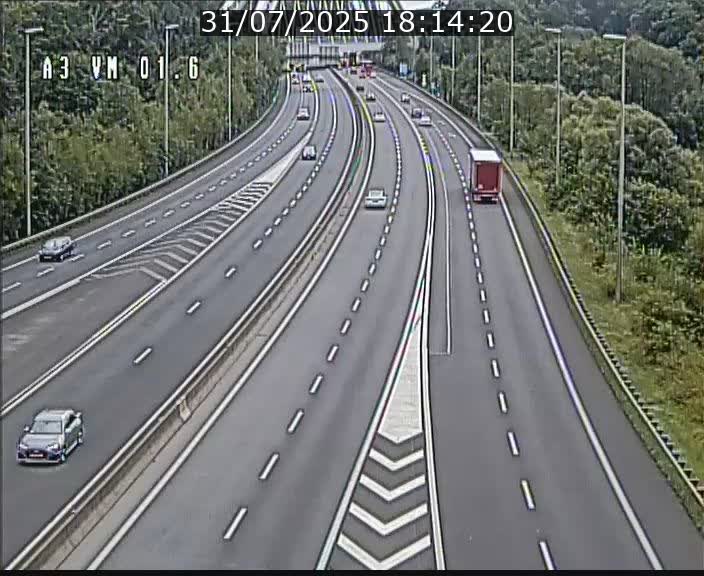 Traffic live webcam Luxembourg - Croix de Gasperich - A3 - BK 1.6 - direction France/Aire de Berchem