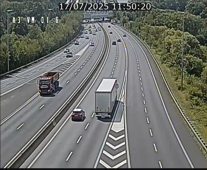 Traffic live webcam Luxembourg - Croix de Gasperich - A3 - BK 1.6 - direction France/Aire de Berchem