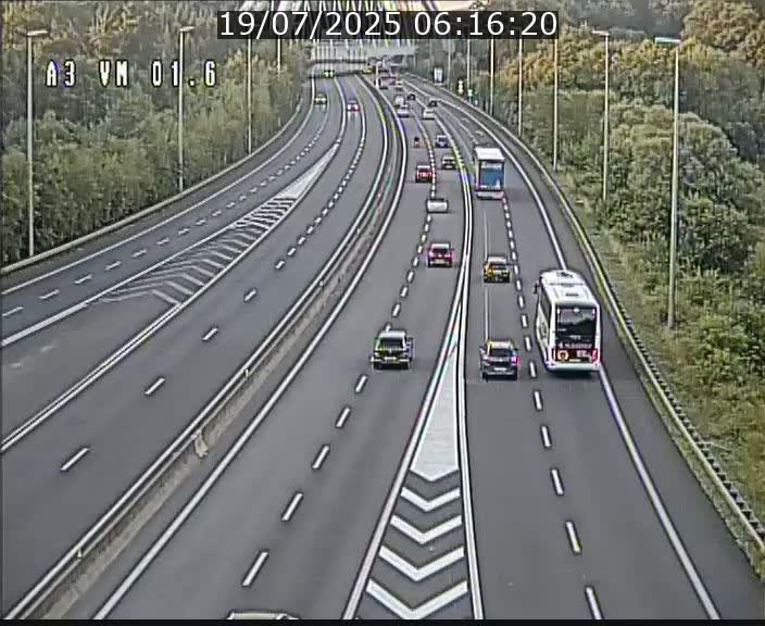 Traffic live webcam Luxembourg - Croix de Gasperich - A3 - BK 1.6 - direction France/Aire de Berchem
