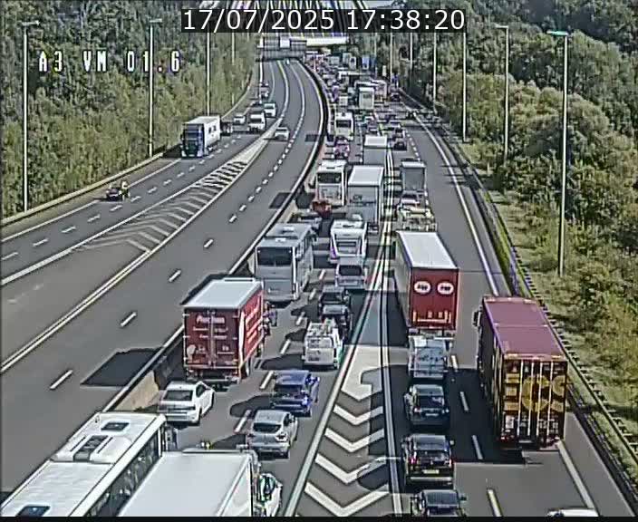 Traffic live webcam Luxembourg - Croix de Gasperich - A3 - BK 1.6 - direction France/Aire de Berchem