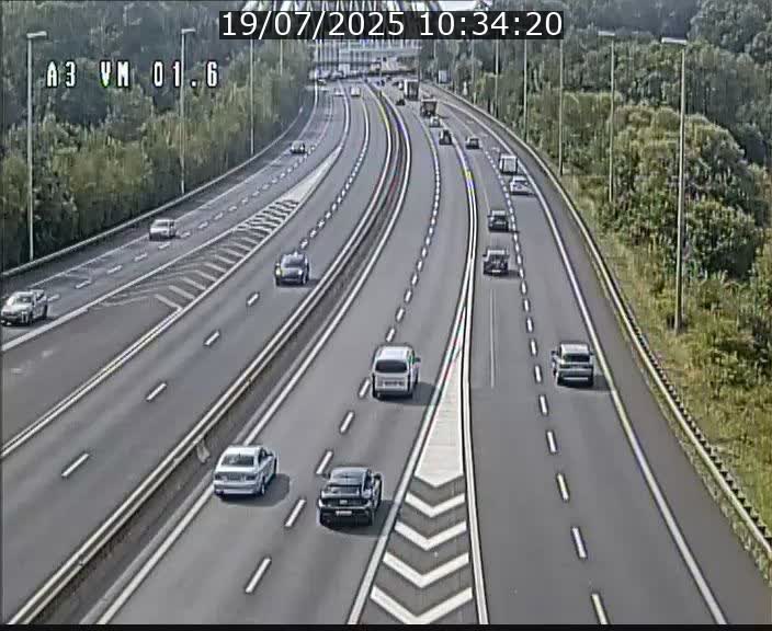 Traffic live webcam Luxembourg - Croix de Gasperich - A3 - BK 1.6 - direction France/Aire de Berchem