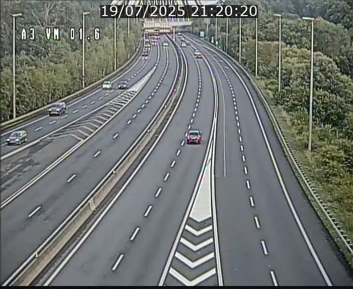 Traffic live webcam Luxembourg - Croix de Gasperich - A3 - BK 1.6 - direction France/Aire de Berchem