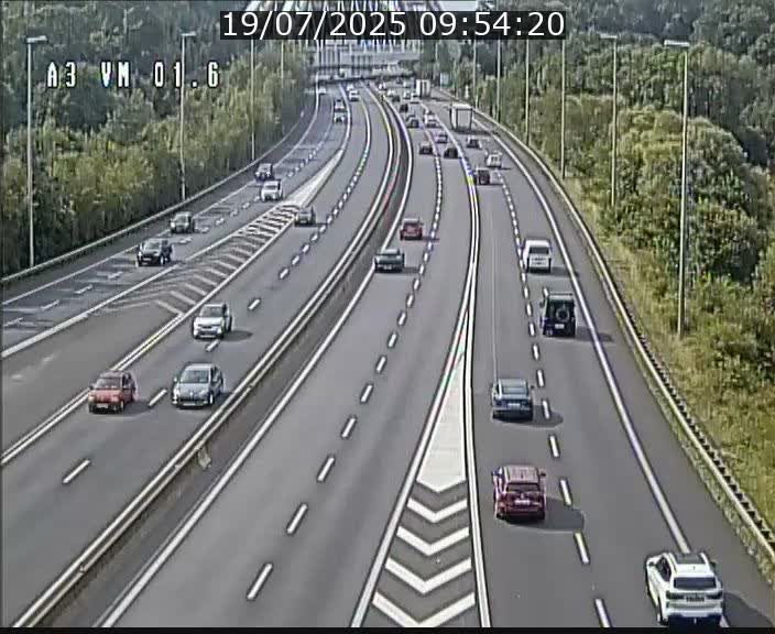 Traffic live webcam Luxembourg - Croix de Gasperich - A3 - BK 1.6 - direction France/Aire de Berchem