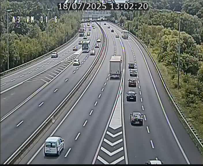 Traffic live webcam Luxembourg - Croix de Gasperich - A3 - BK 1.6 - direction France/Aire de Berchem