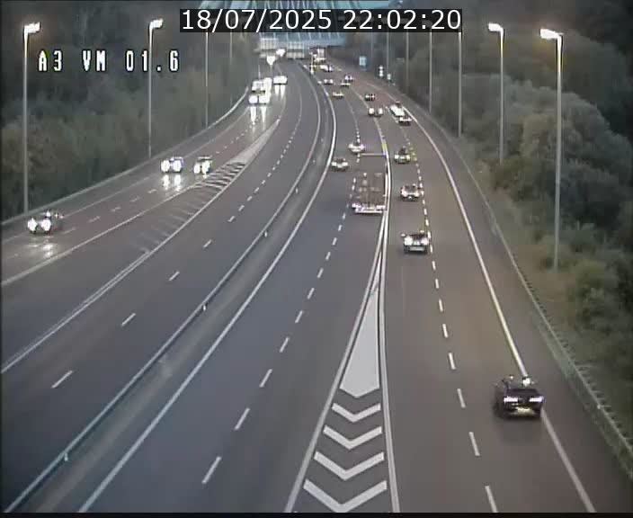 Traffic live webcam Luxembourg - Croix de Gasperich - A3 - BK 1.6 - direction France/Aire de Berchem