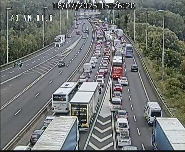 Traffic live webcam Luxembourg - Croix de Gasperich - A3 - BK 1.6 - direction France/Aire de Berchem