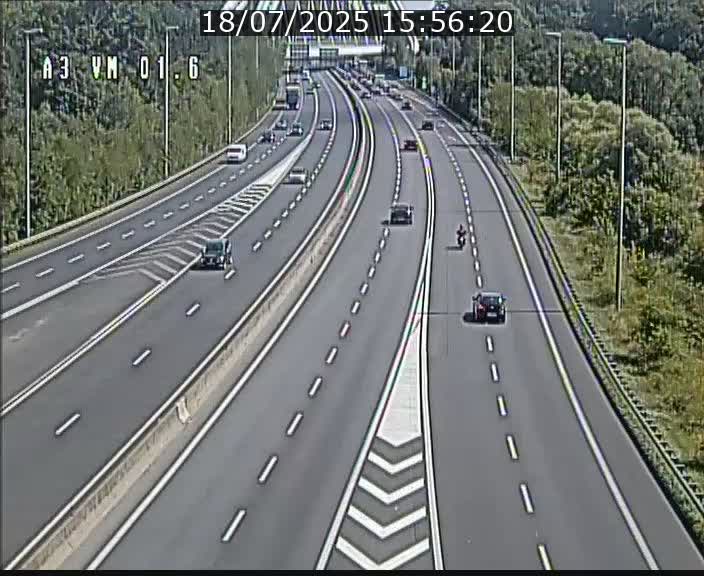 Traffic live webcam Luxembourg - Croix de Gasperich - A3 - BK 1.6 - direction France/Aire de Berchem