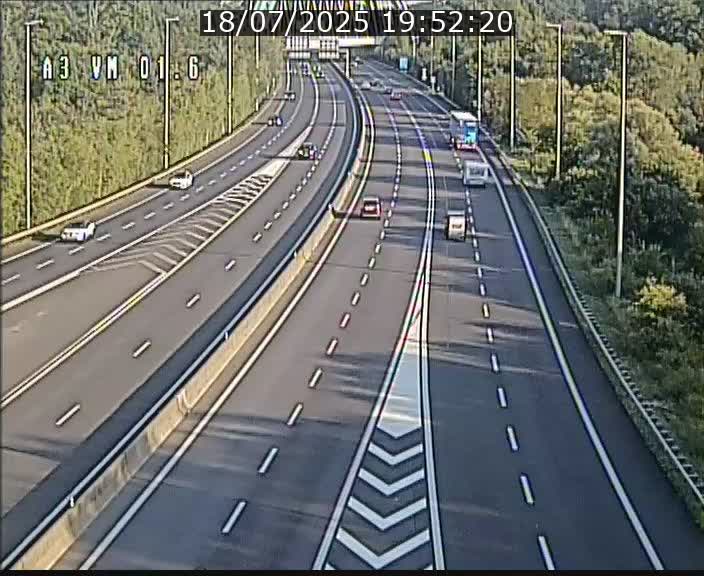 Traffic live webcam Luxembourg - Croix de Gasperich - A3 - BK 1.6 - direction France/Aire de Berchem