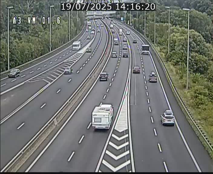 Traffic live webcam Luxembourg - Croix de Gasperich - A3 - BK 1.6 - direction France/Aire de Berchem