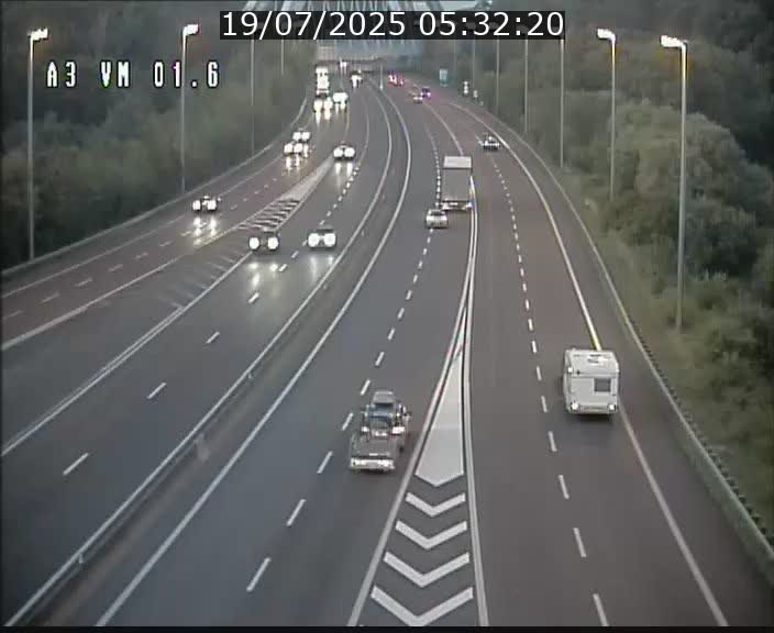 Traffic live webcam Luxembourg - Croix de Gasperich - A3 - BK 1.6 - direction France/Aire de Berchem