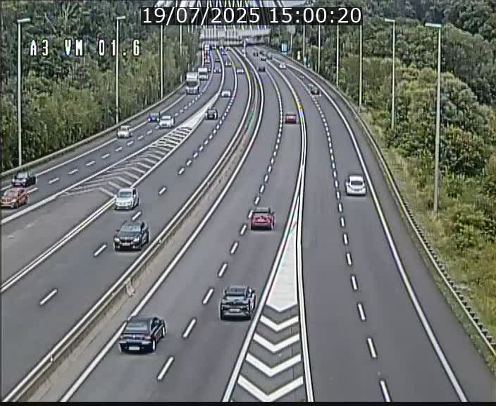 Traffic live webcam Luxembourg - Croix de Gasperich - A3 - BK 1.6 - direction France/Aire de Berchem