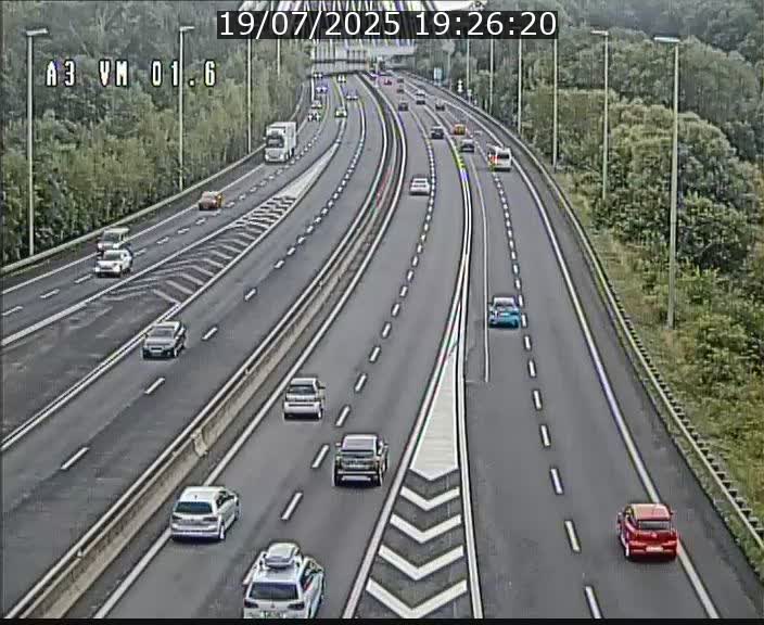 Traffic live webcam Luxembourg - Croix de Gasperich - A3 - BK 1.6 - direction France/Aire de Berchem